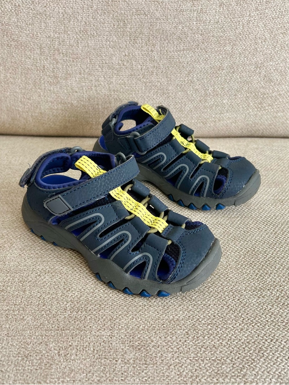 Cat & Jack Size 9 Toddler Closed Toe Sport Sandals Navy Yellow EUC